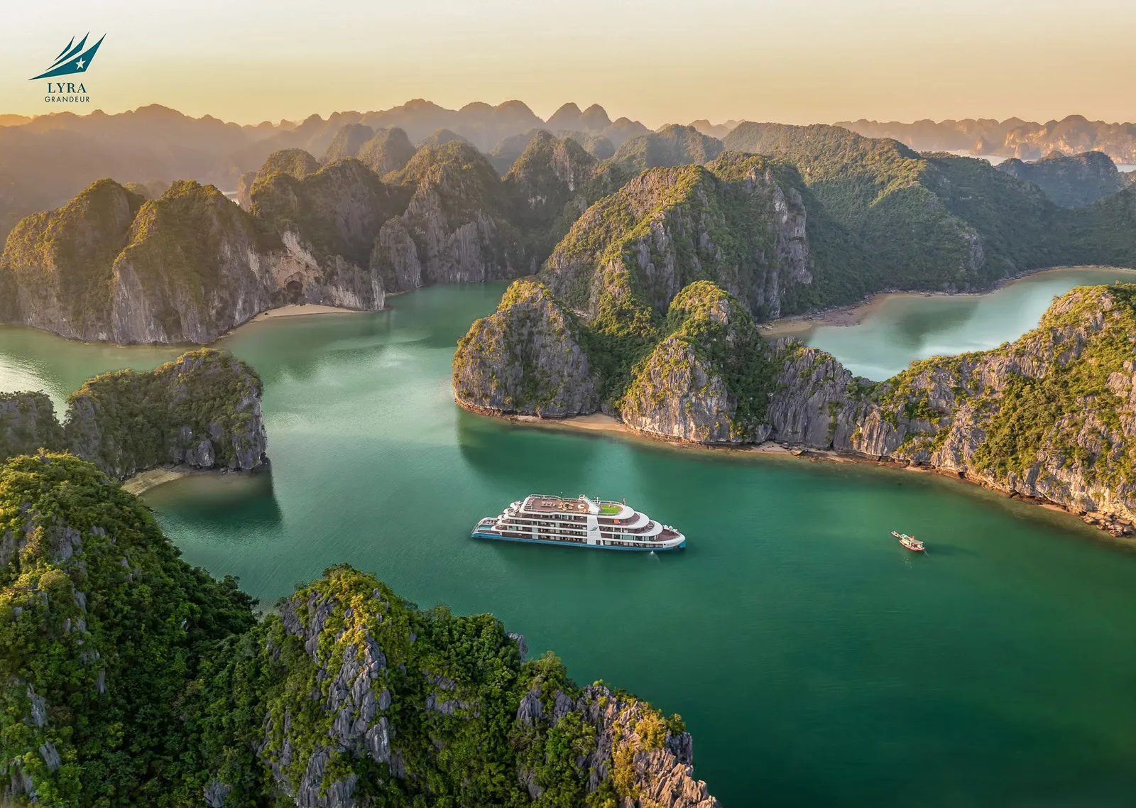 Du thuyền Lyra Grandeur – Du thuyền
