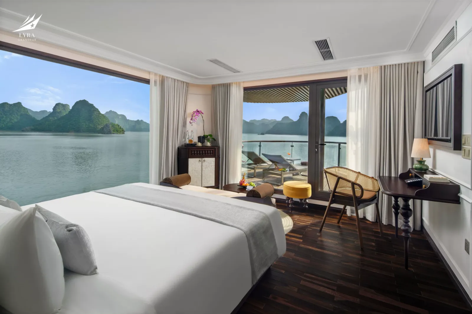 Du thuyền Lyra Grandeur – Cabin Sky Terrace Suite