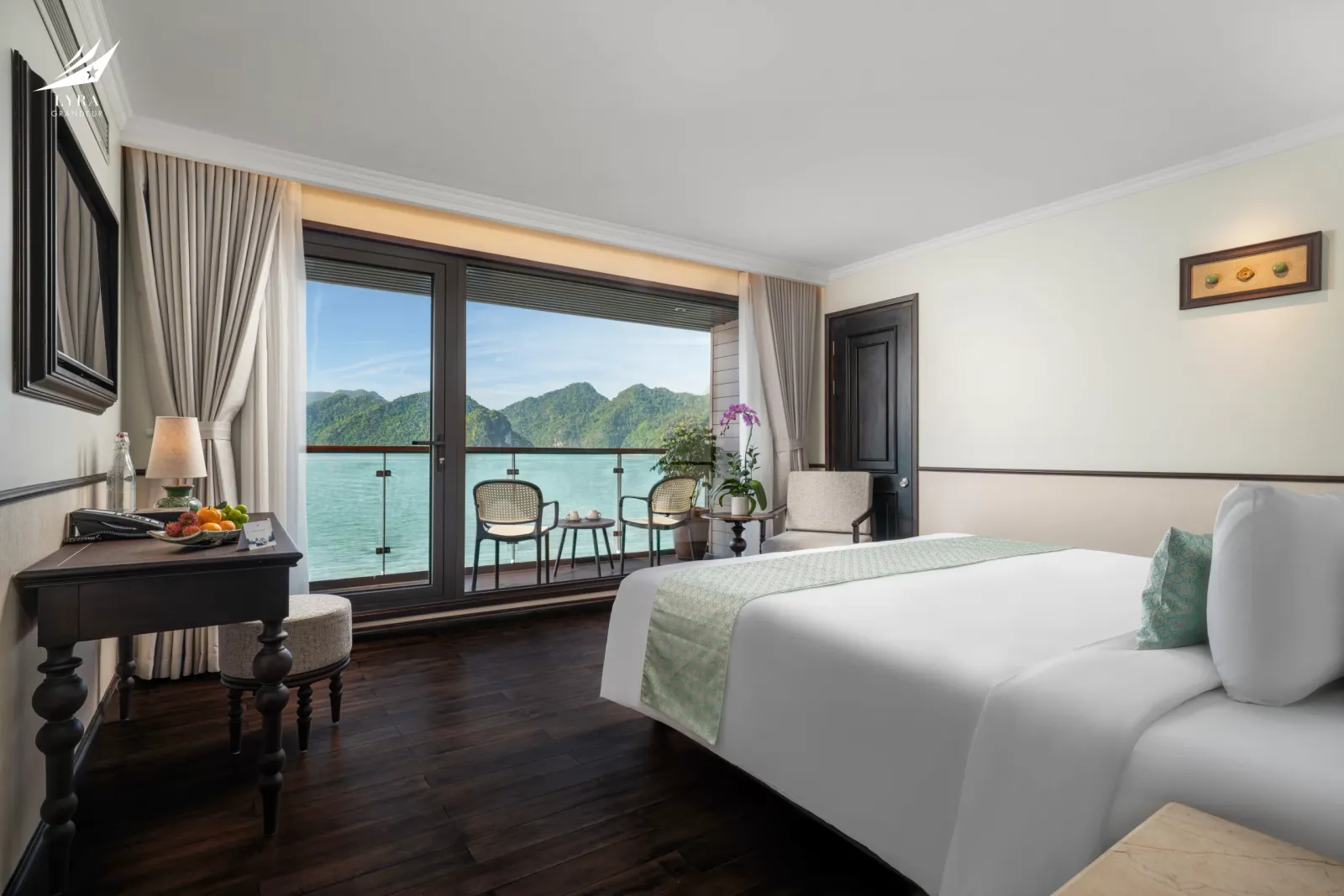 Cabin Sky Suite – Du thuyền Lyra Grandeur