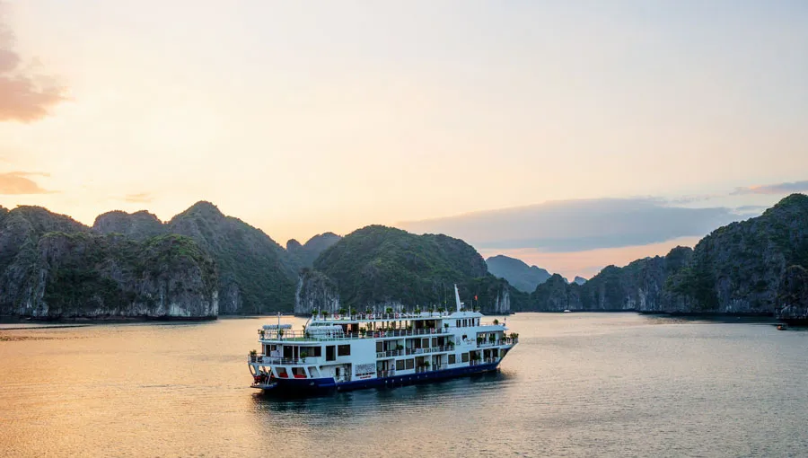 Du thuyền Mon Chéri – Du thuyền 4