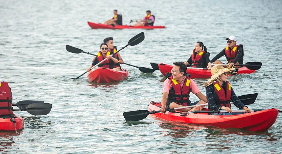 Kayak và bơi ở Trà Báu