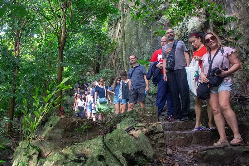 Hang Trung Trang, đảo Cát Bà