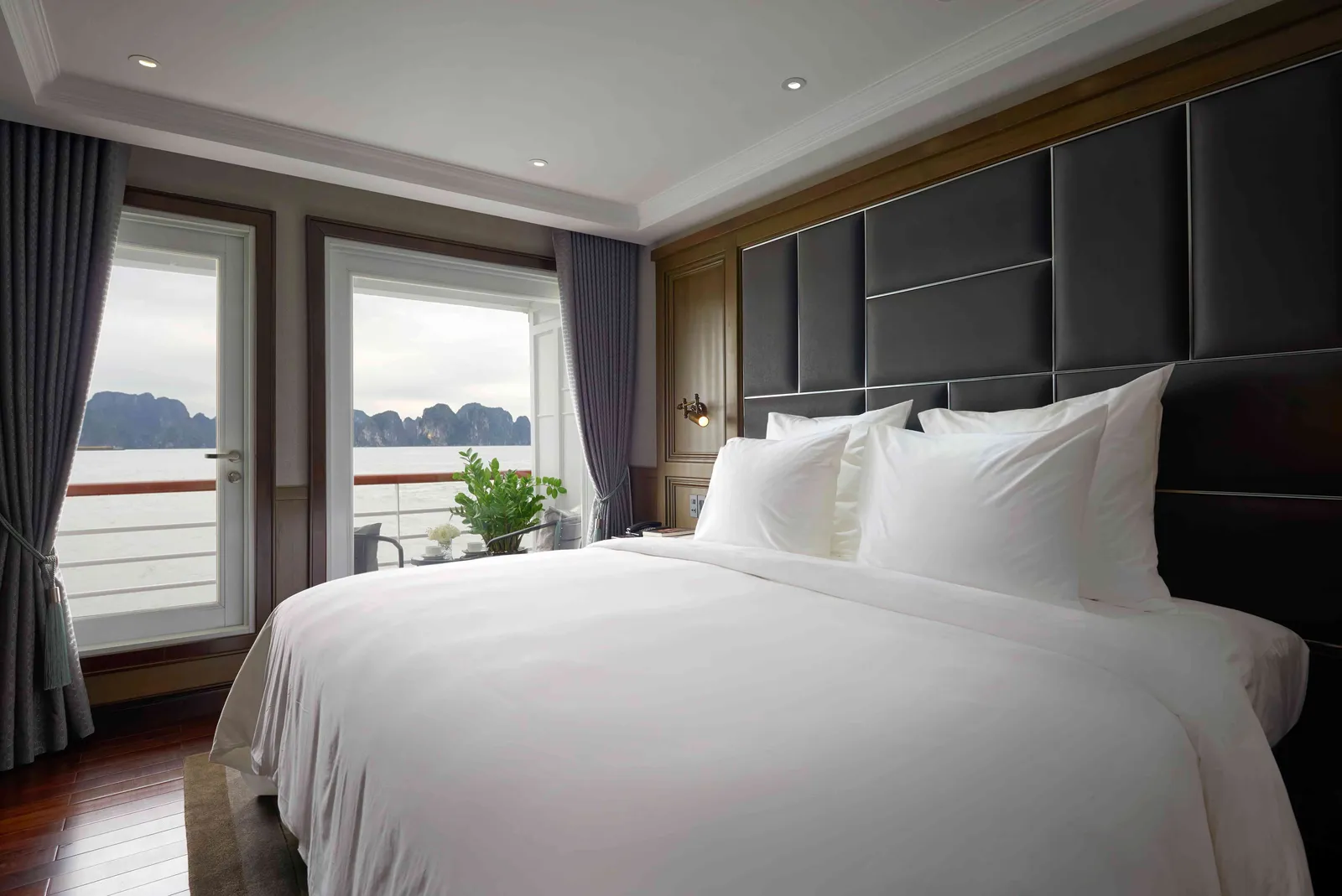 Du thuyền Paradise Grand – Cabin Grand Balcony