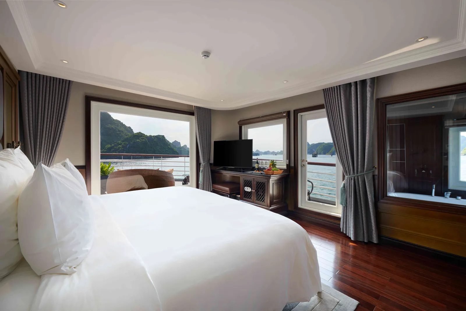 Du thuyền Paradise Grand – Cabin Captain's View Grand Suite