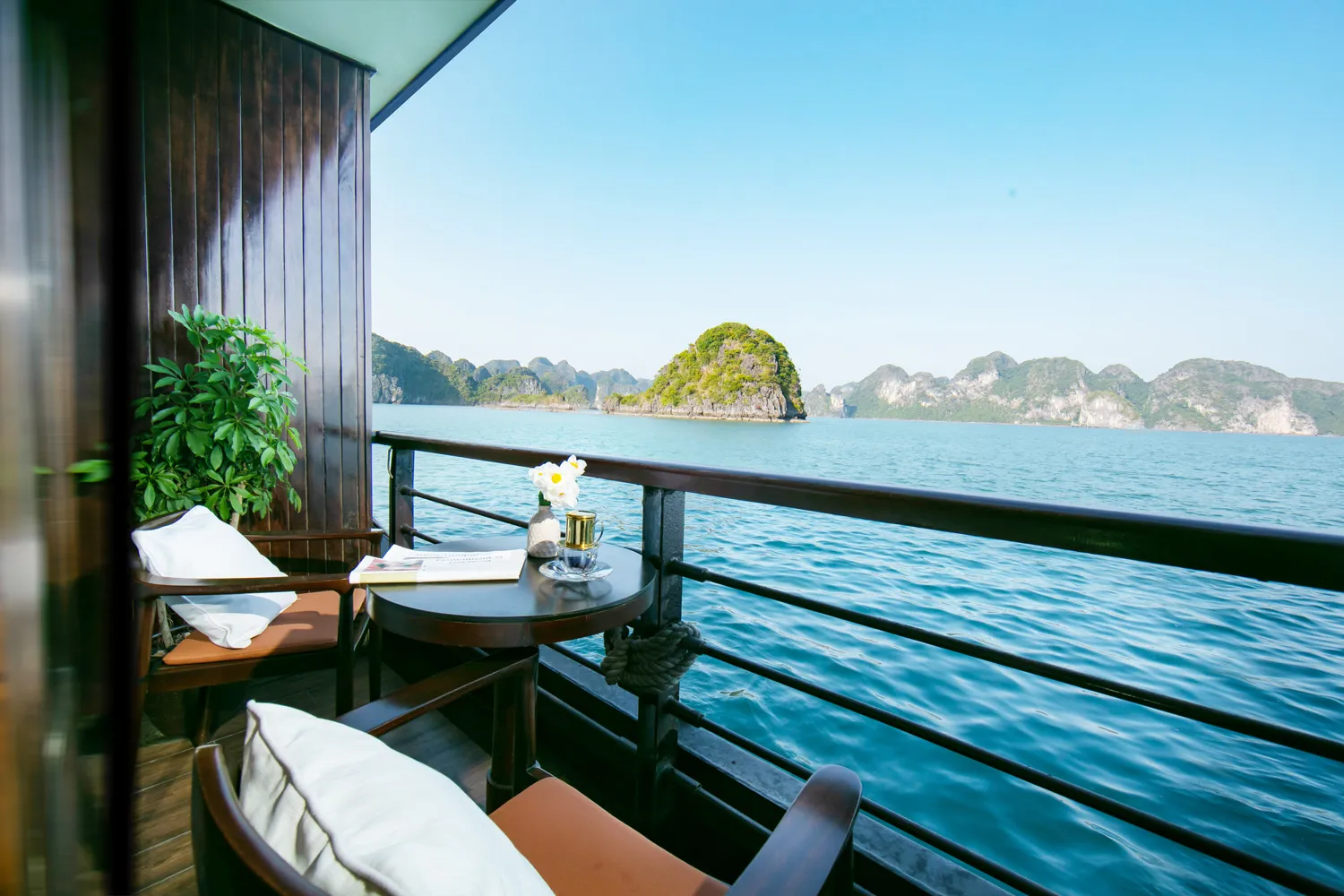 Du thuyền Peony – Cabin Deluxe Ban công 3