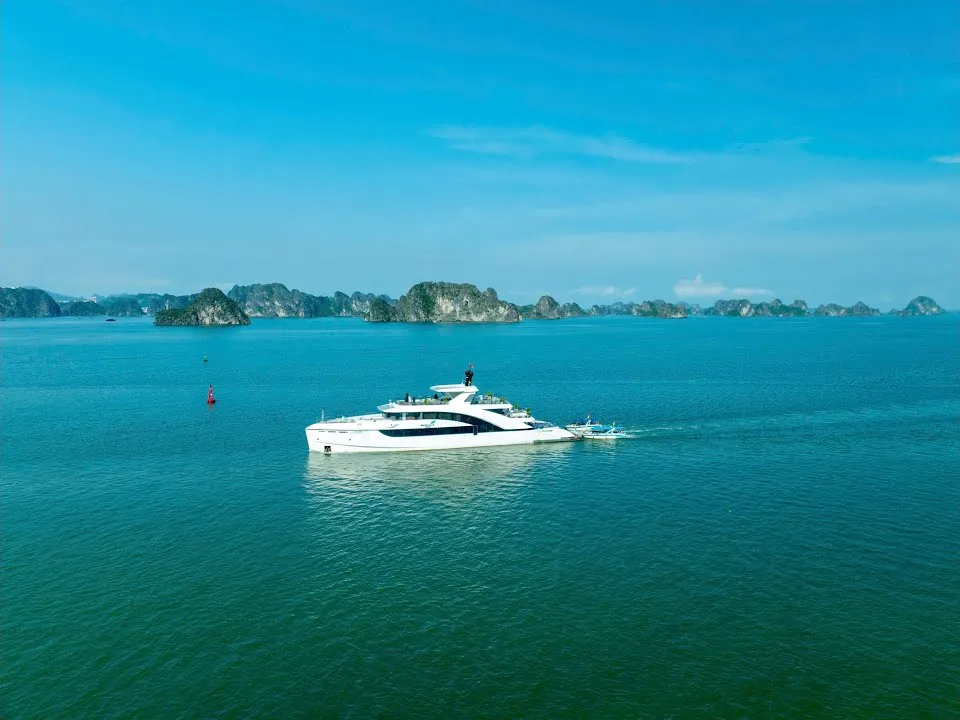 Du thuyền Saquila Yacht – Vịnh