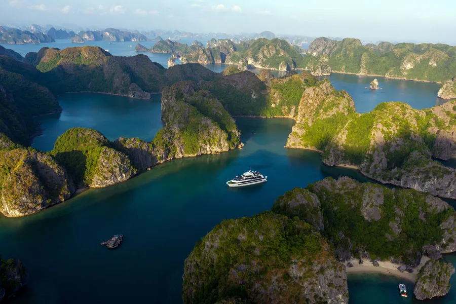 Du thuyền Stellar of the Seas – Vịnh Lan Hạ