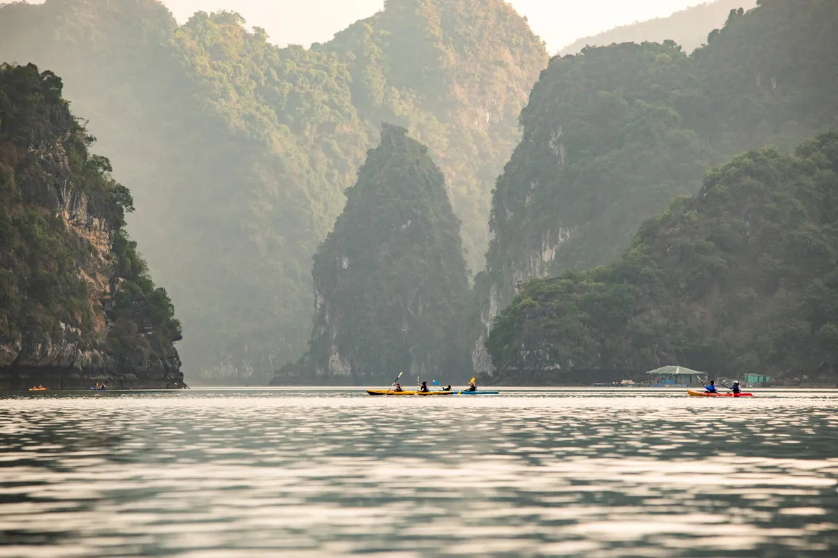 Chèo kayak ở Ao Ếch