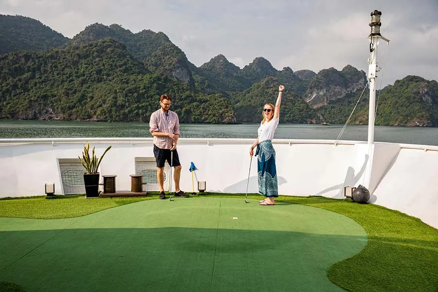 Golf mini và Thái Cực Quyền lúc bình minh