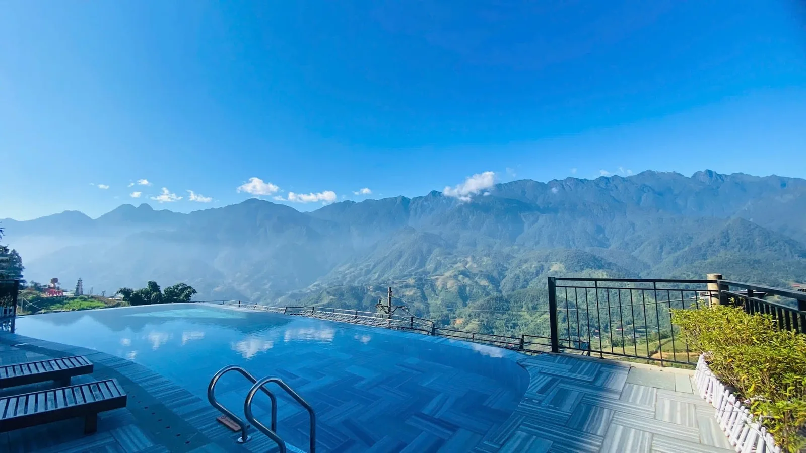 Fansipan View Hotel