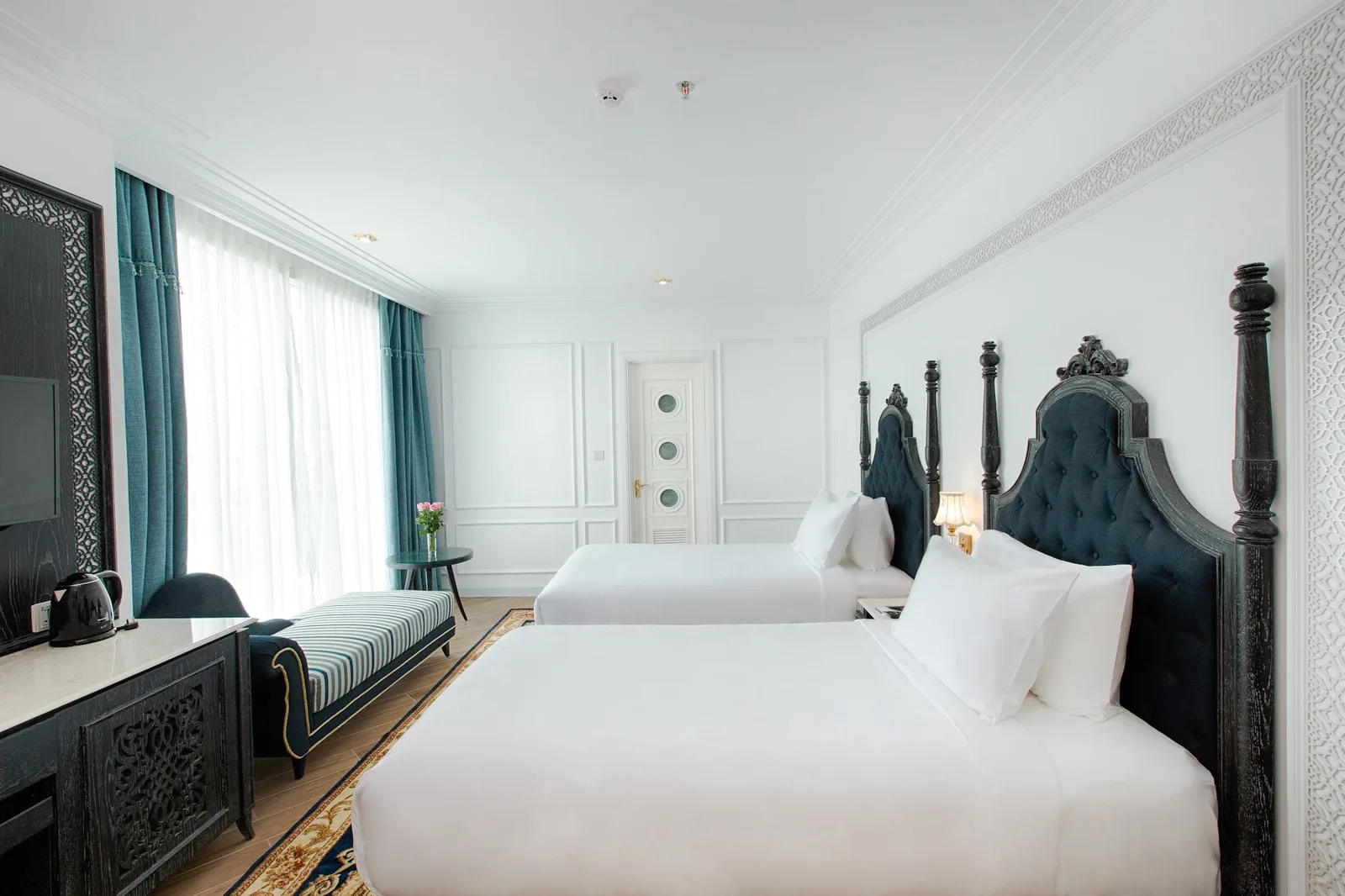Deluxe Twin with Balcony