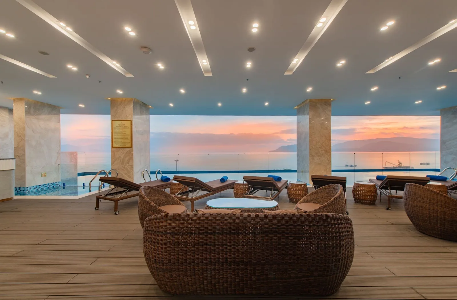 Pool bar