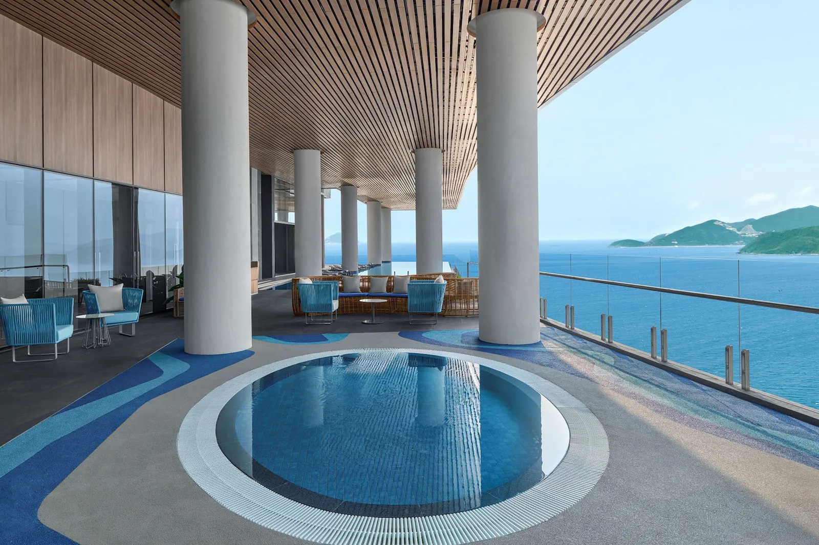 Hồ bơi và Pool Bar tầng 30