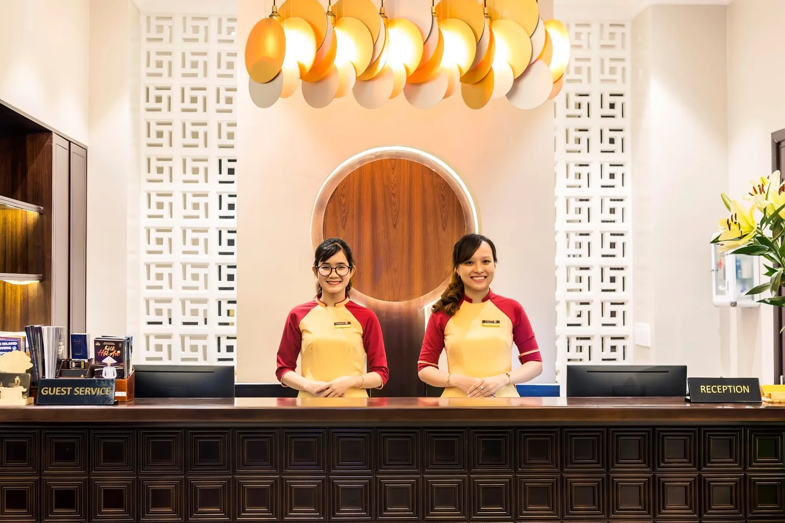 Lễ tân 24/7