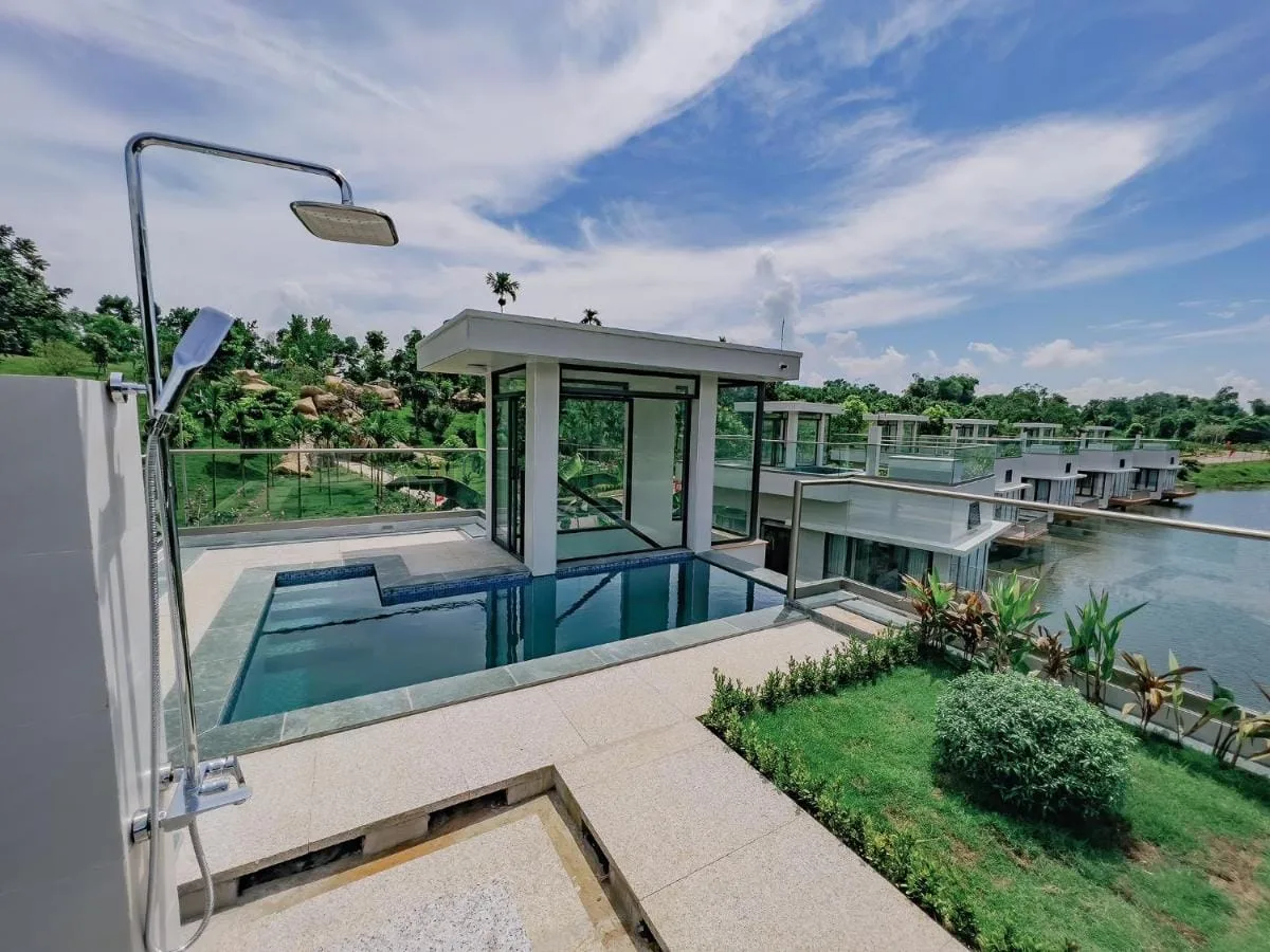 Villa nổi trên hồ Vua Lê