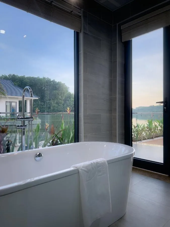 Superior Cave Suite