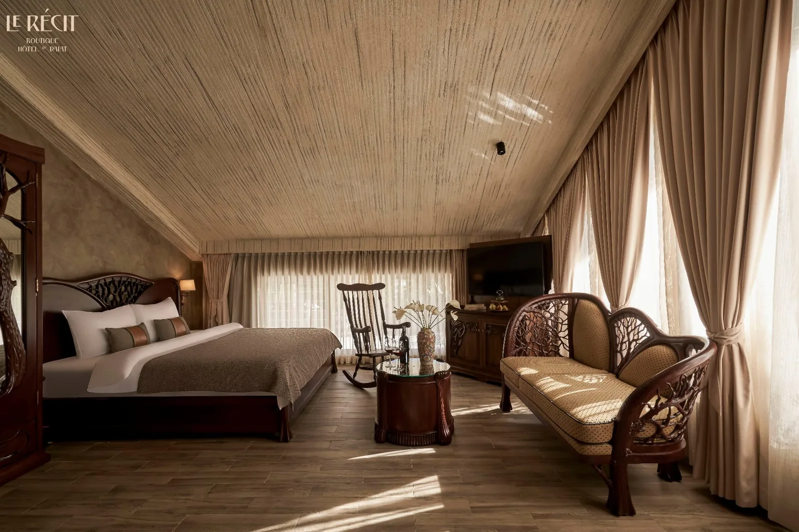 Penthouse tầng áp mái