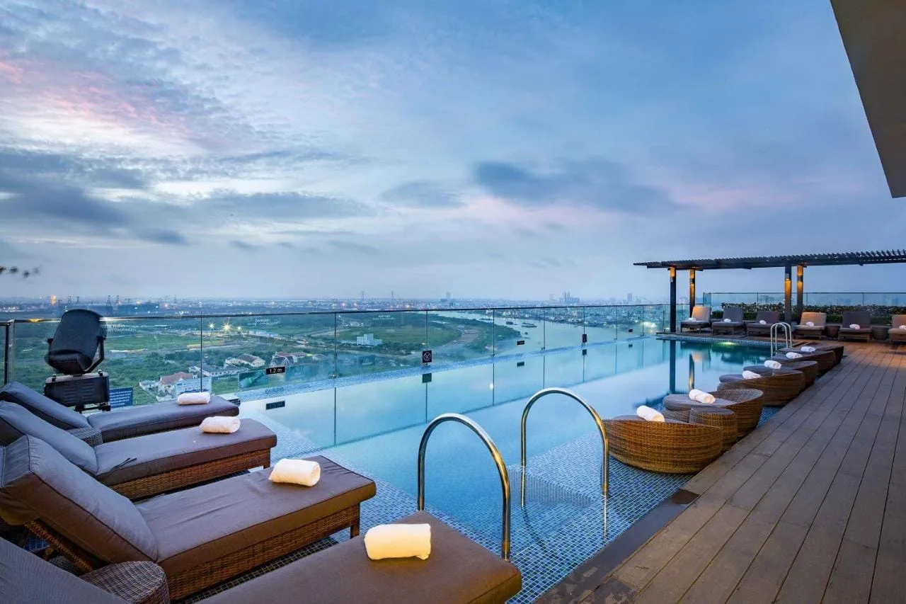 Hồ bơi vô cực tầng 25