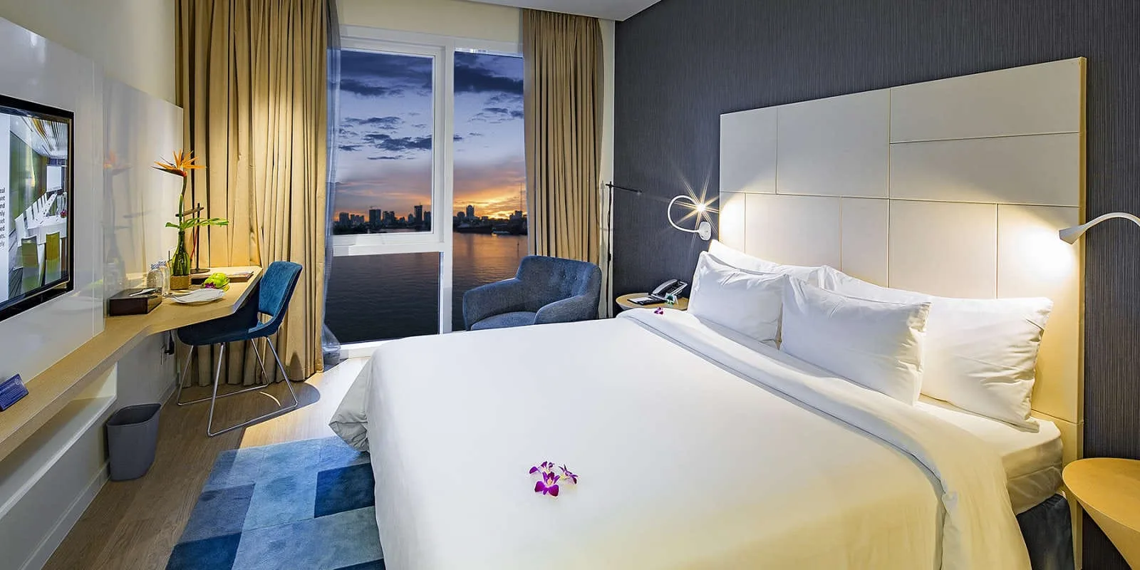 Premier River View
