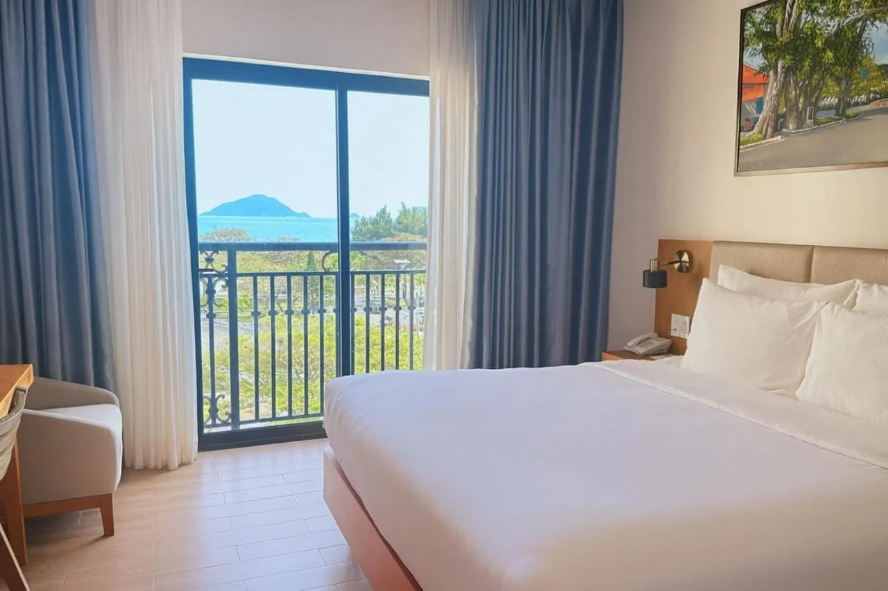 Lord Island Sea & Sky View