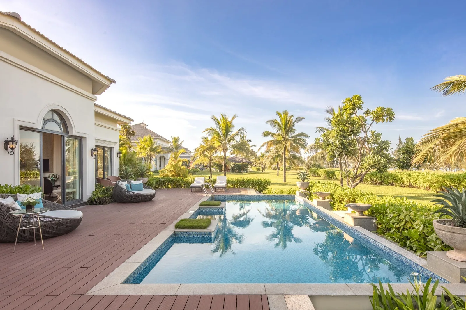 Hồ bơi riêng tại villa