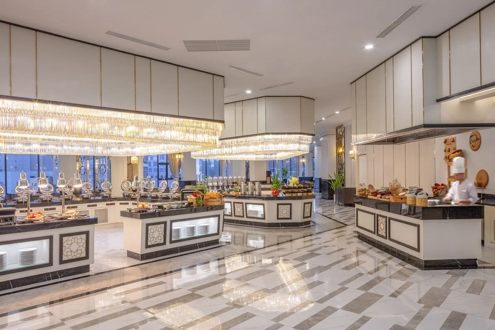 Buffet sáng ở nhà hàng lớn