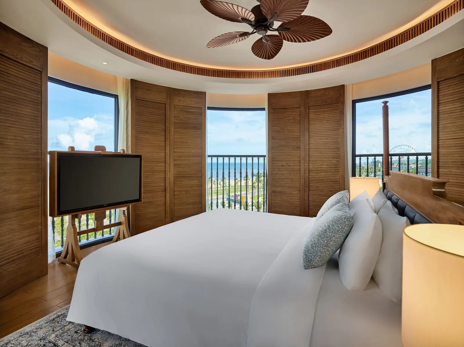 Admiral Suite with Ocean Front Seaview