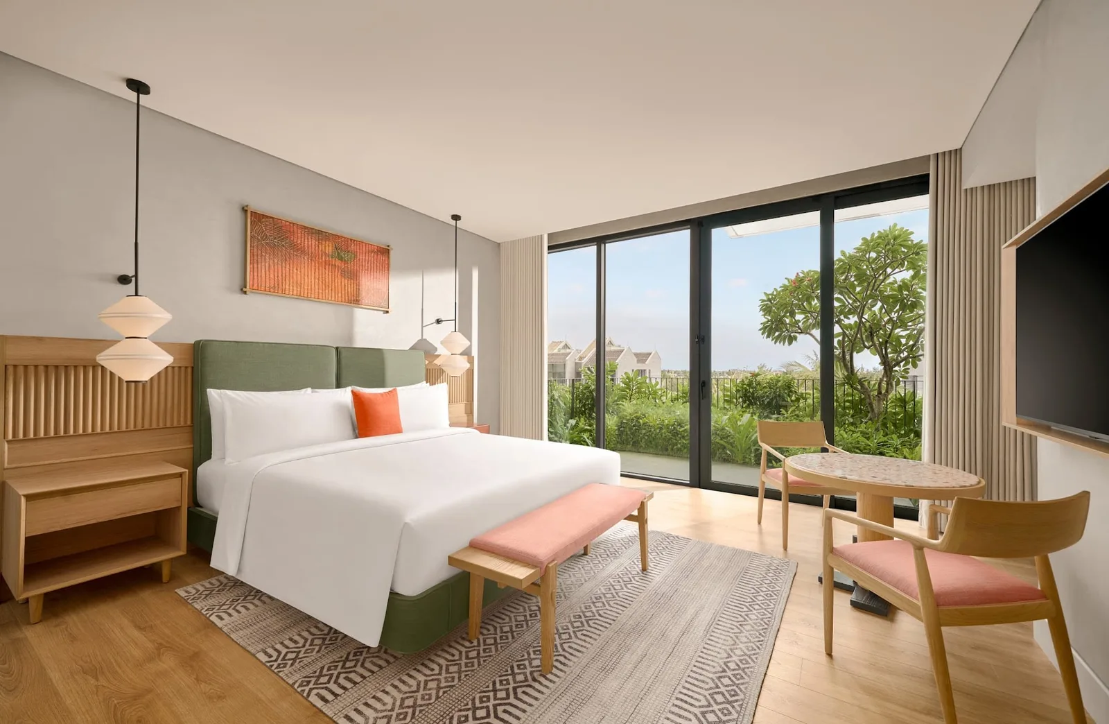 Guest Room with Balcony (King/Twin)