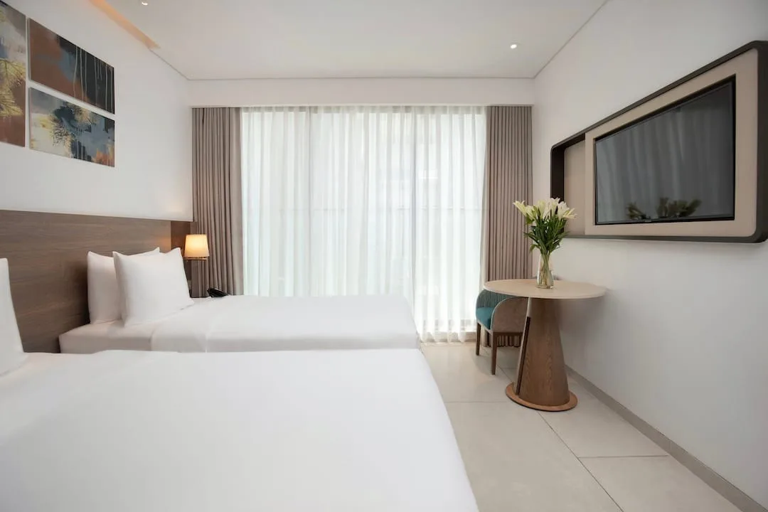 Deluxe Partial Ocean View