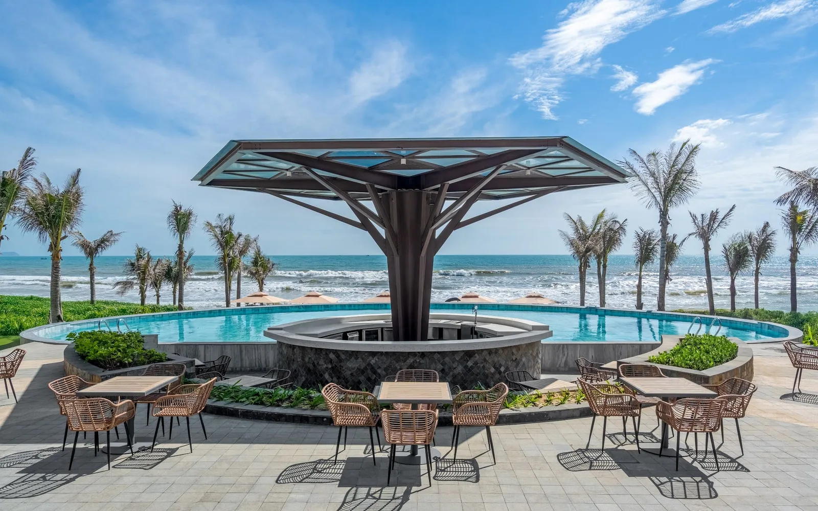 Hồ bơi và pool bar