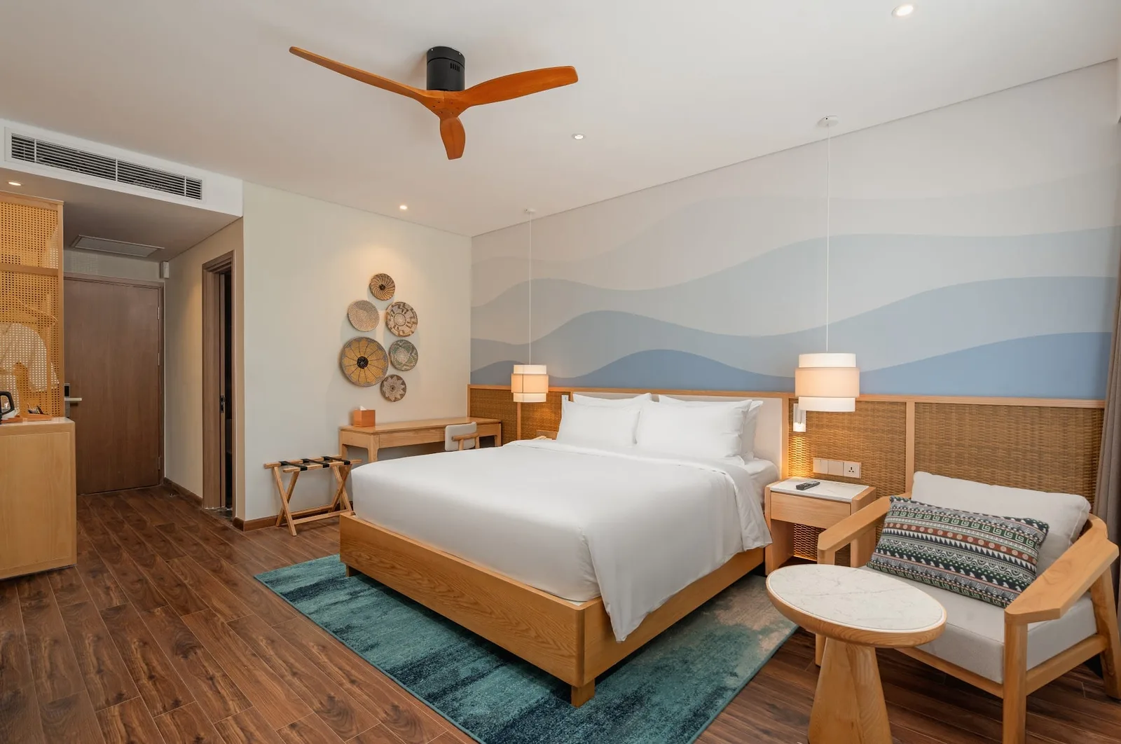 Superior Corner Room