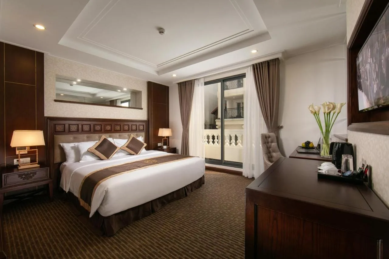 Junior Suite Double hướng phố