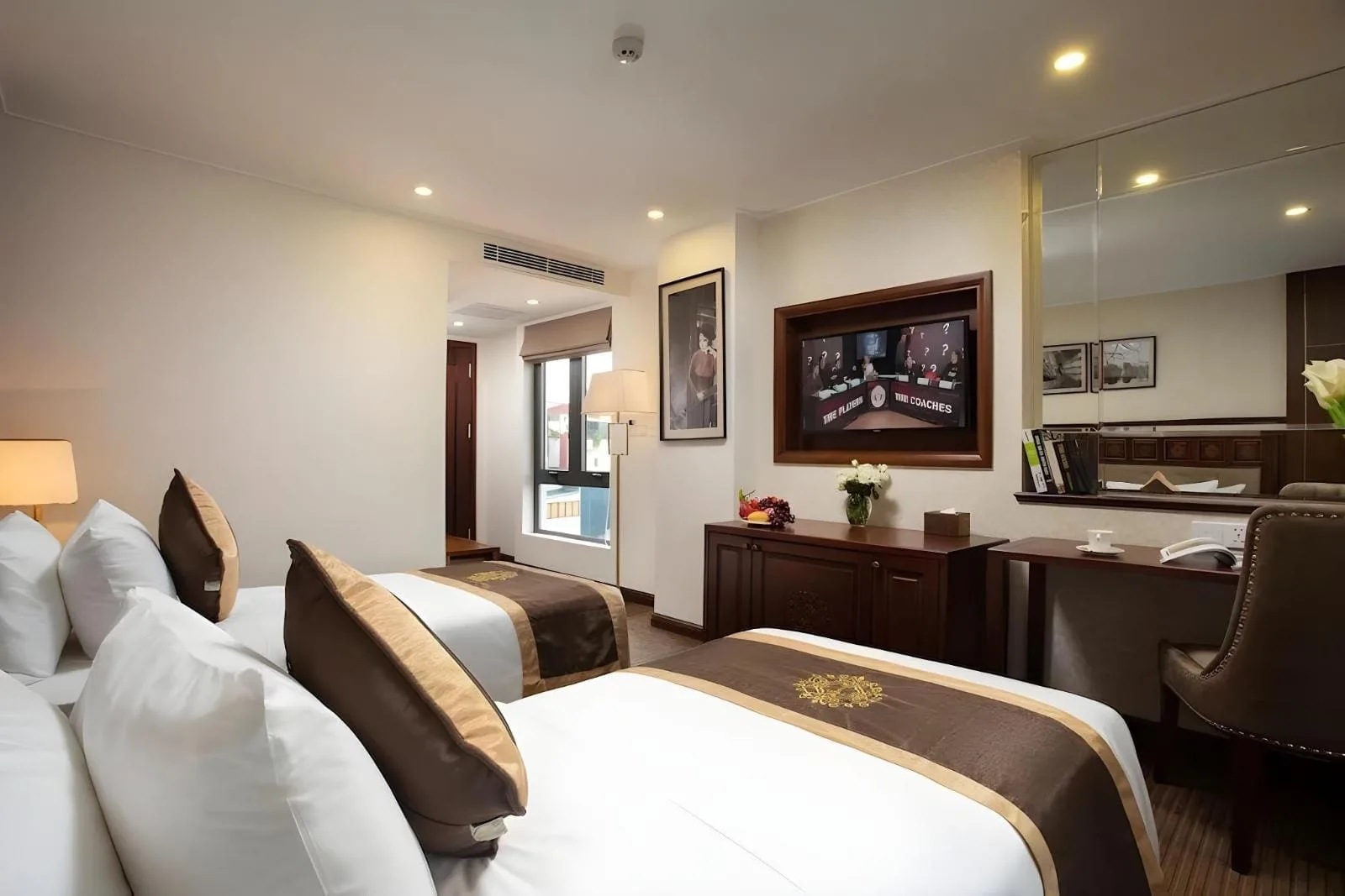 Premier Deluxe King hướng phố