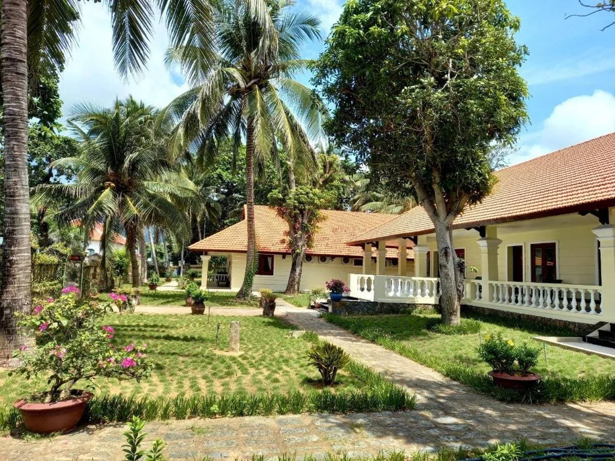 Biệt thự Pháp gần trăm năm tuổi