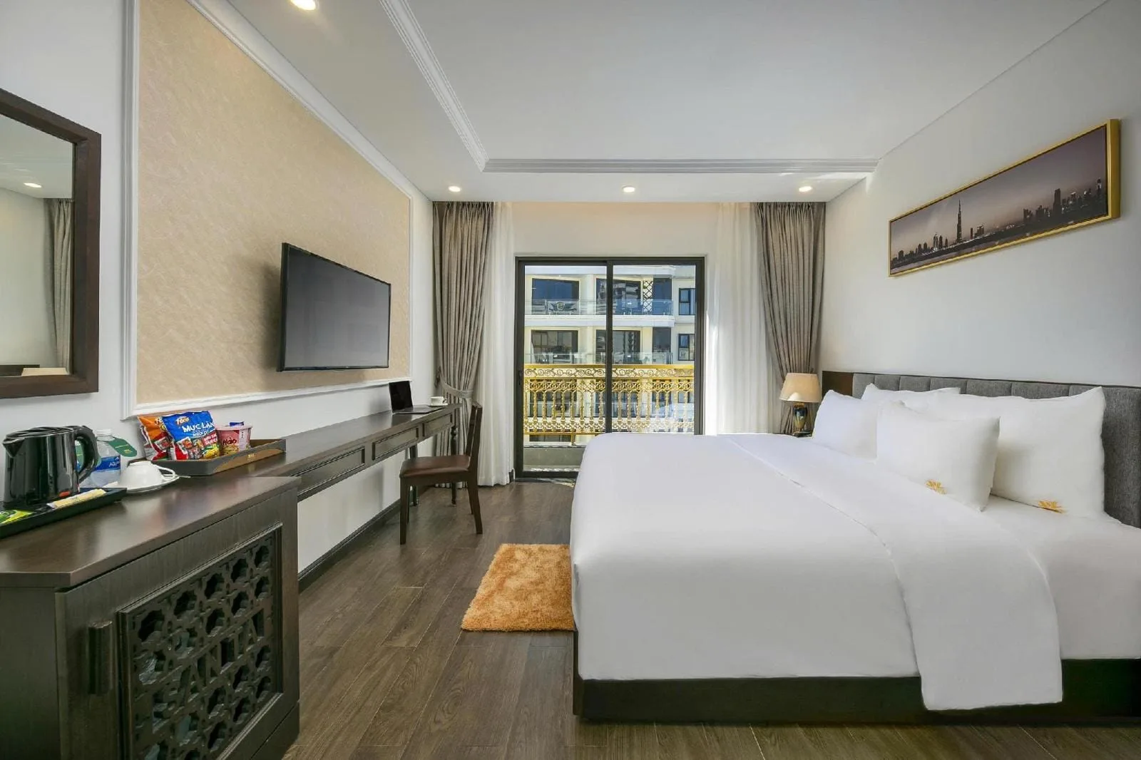 Deluxe hướng phố giường King