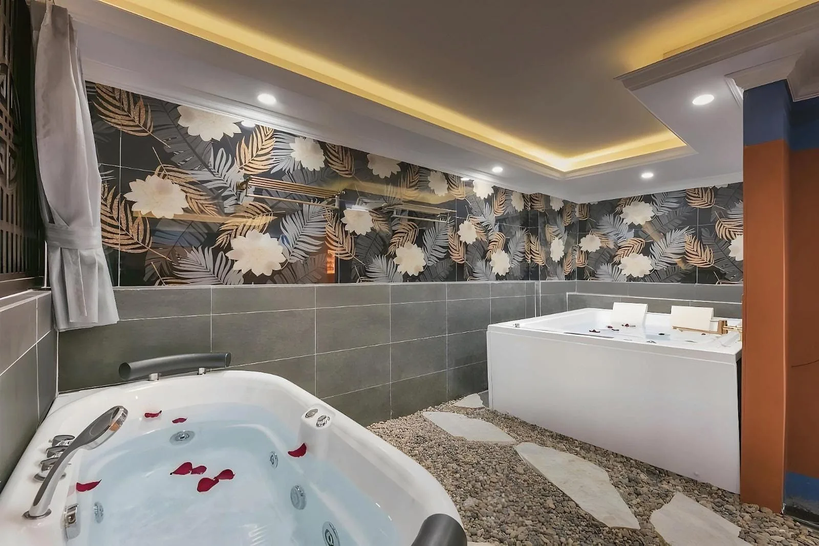 Bồn sục jacuzzi