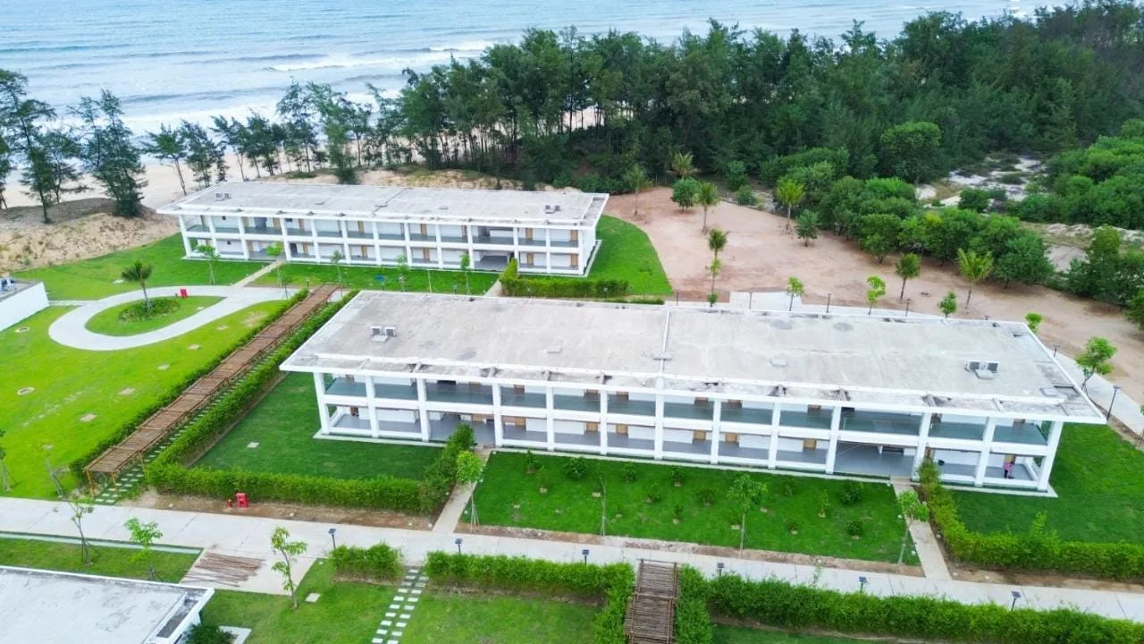 Ngay bãi biển Vinh Thanh