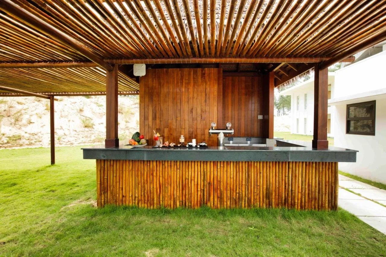 Pool bar