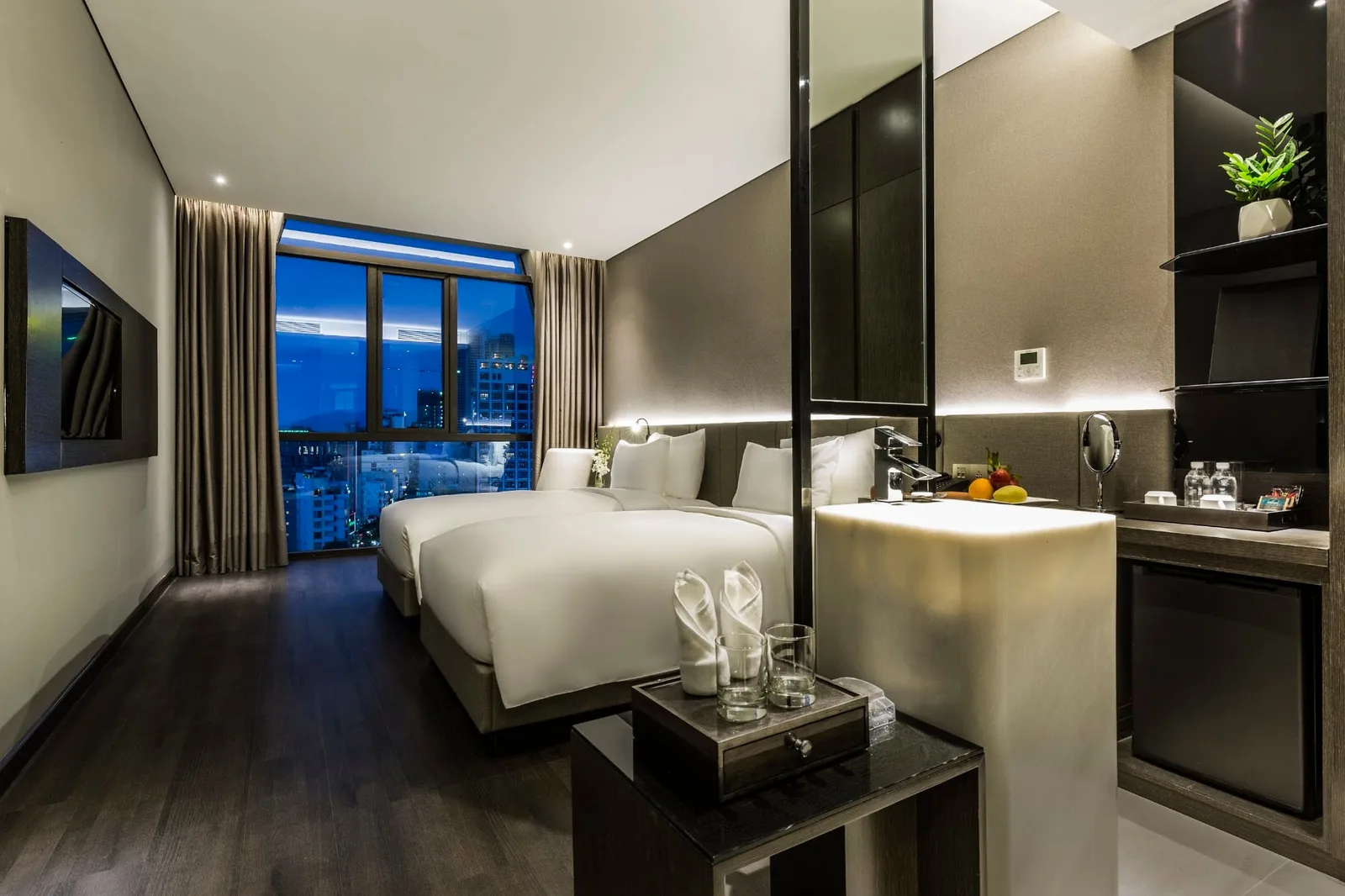Deluxe Partial Sea View