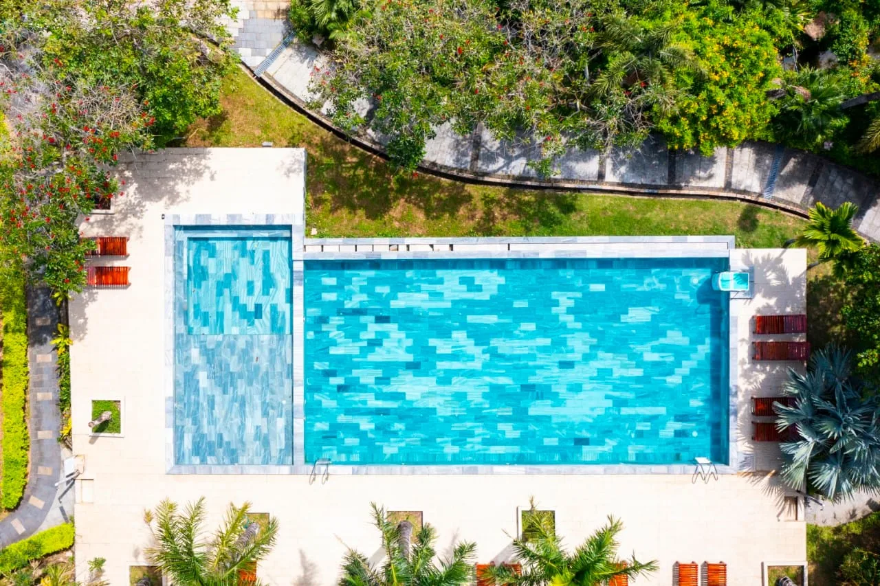 Hồ bơi khu resort