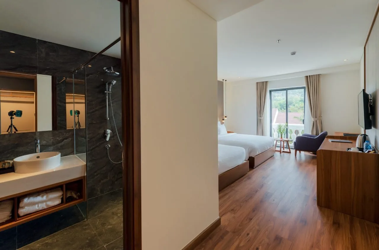 Beach Hotel – Seaview Twin
