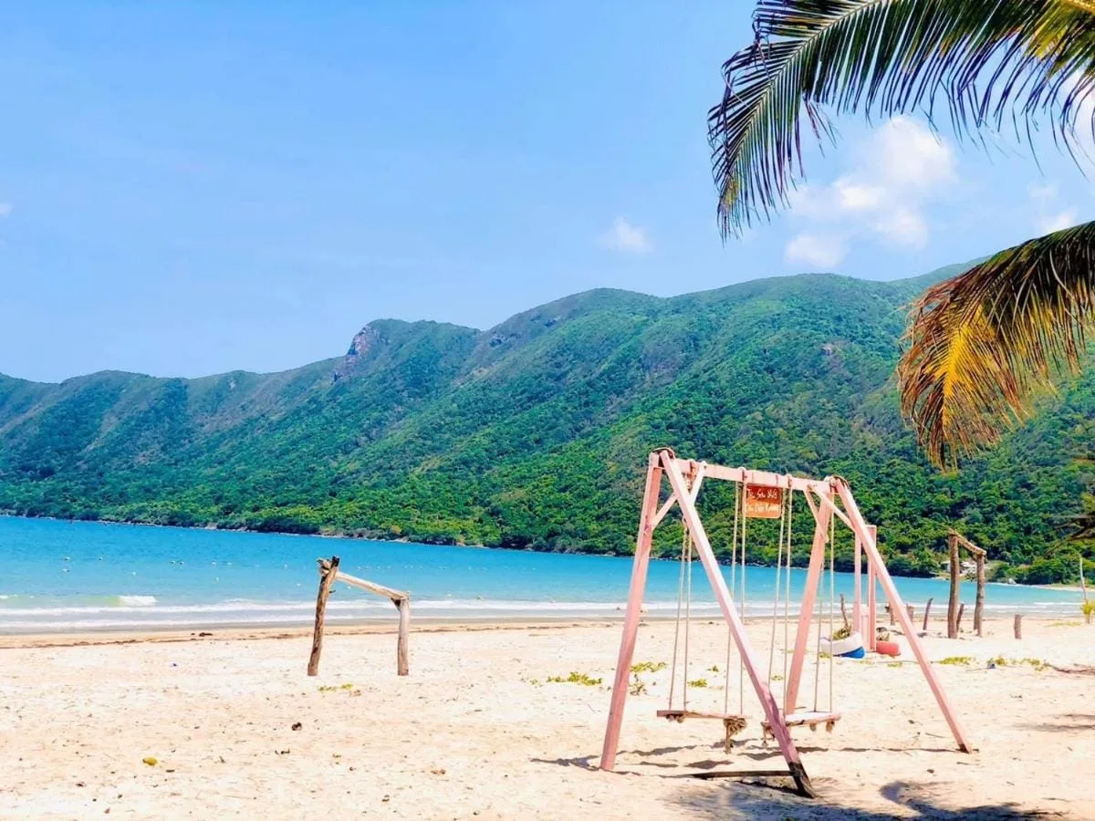Bãi biển trước resort