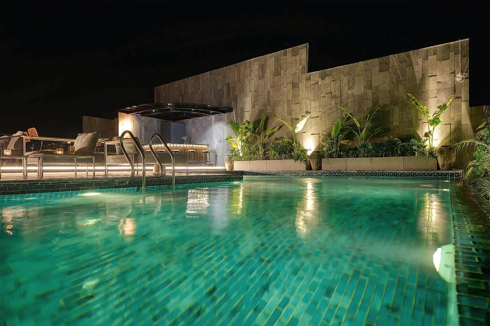 Quầy bar sân thượng