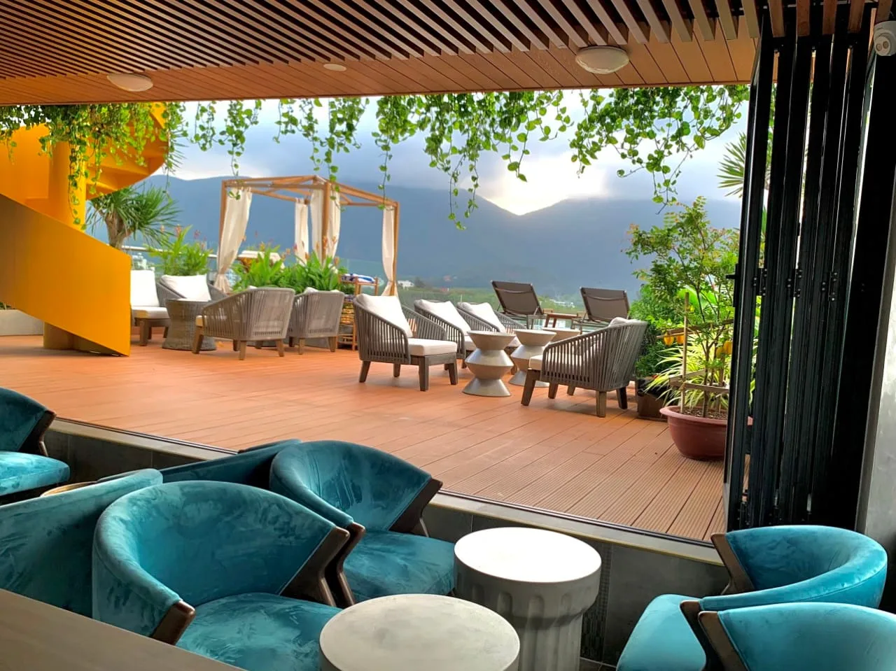 Bar và lounge