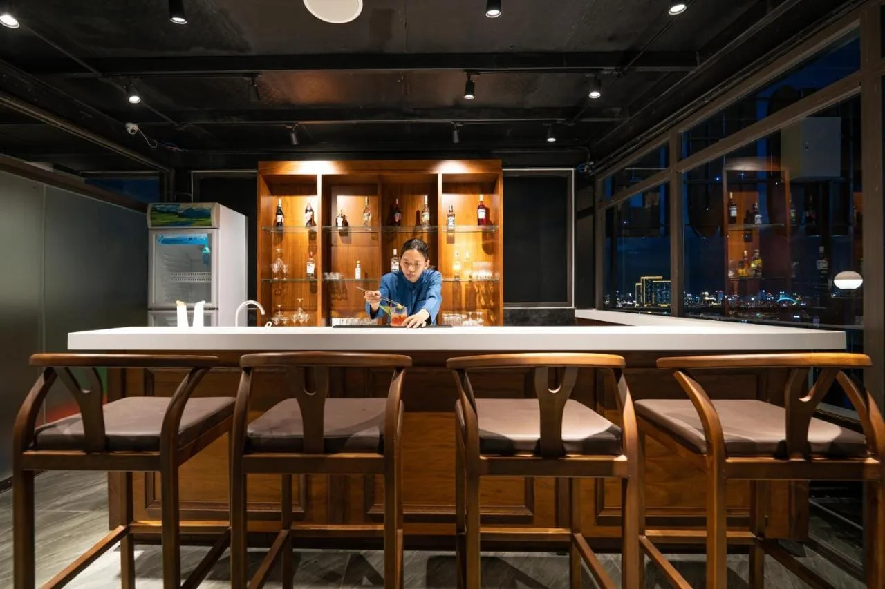 Sky Bar tầng 17