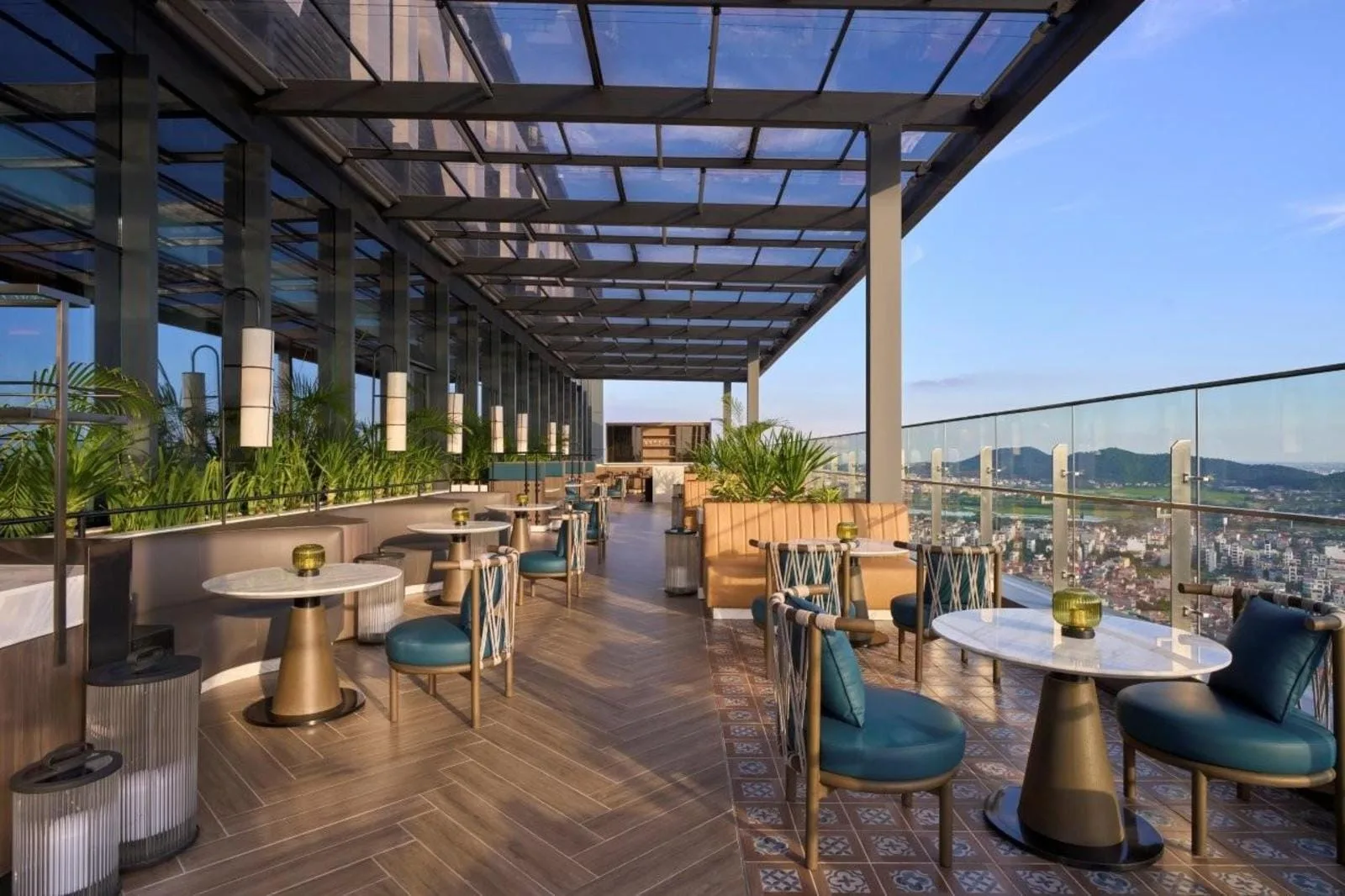 32 Star Rooftop Bar