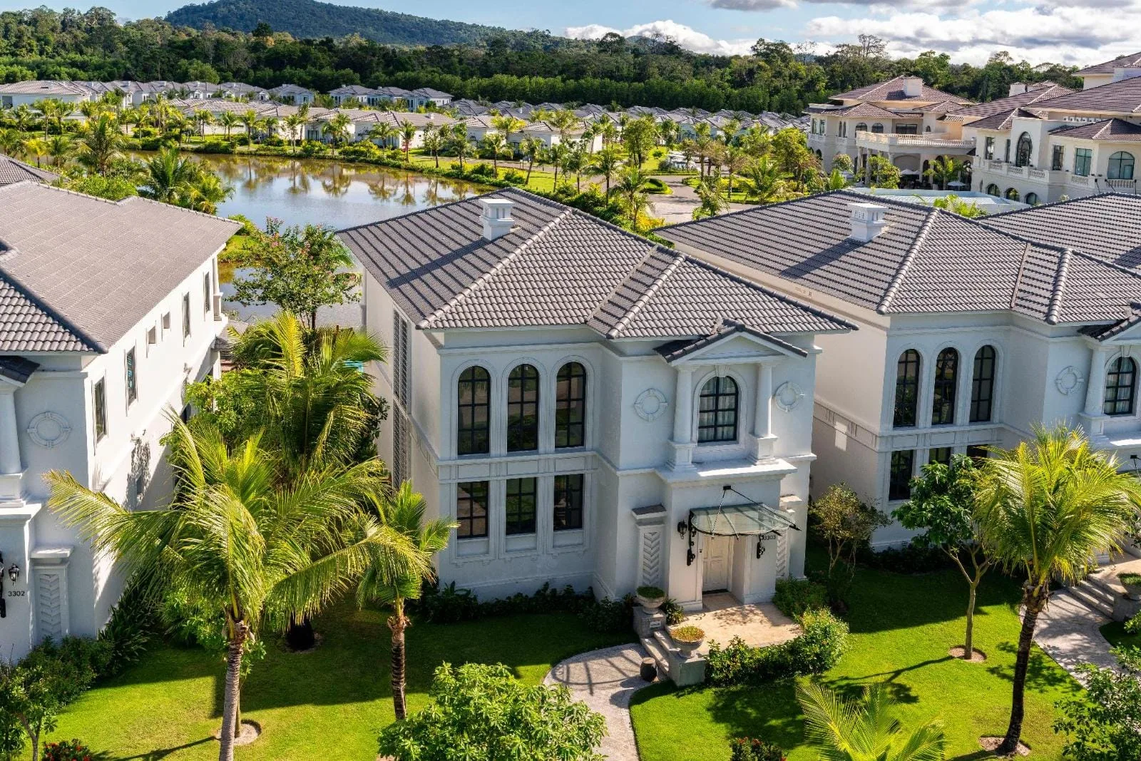 Hồ bơi riêng trong từng villa