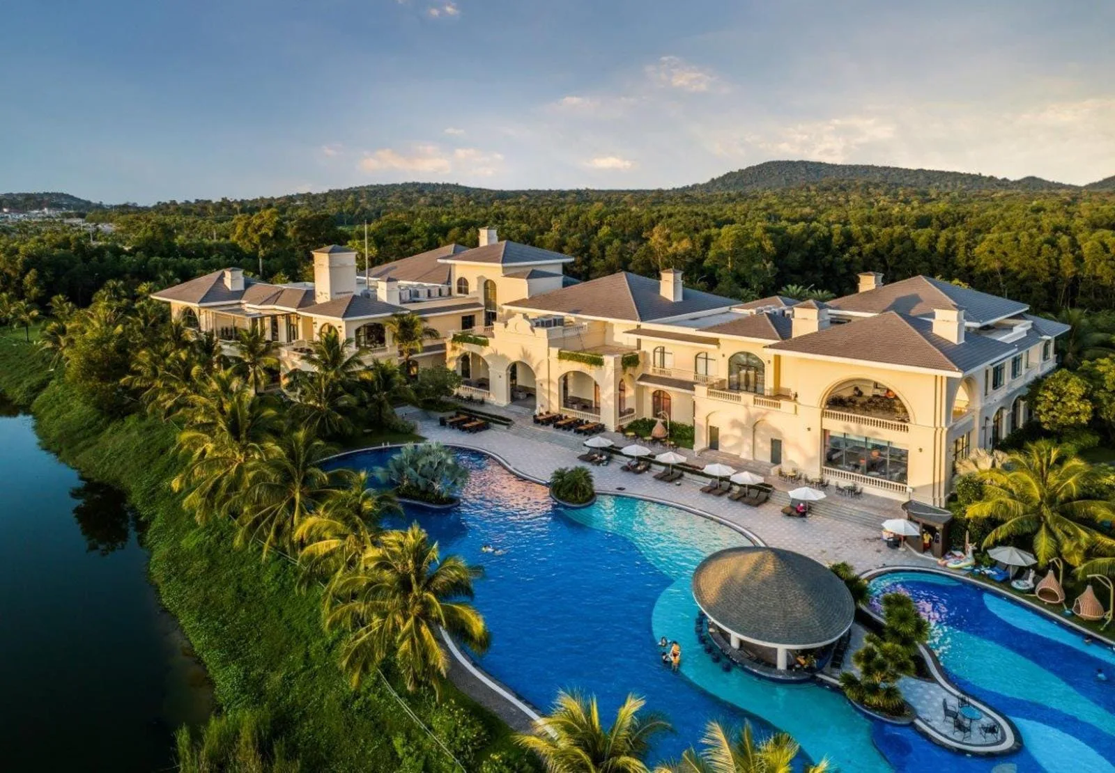 Sát cụm VinWonders – Safari – Grand World
