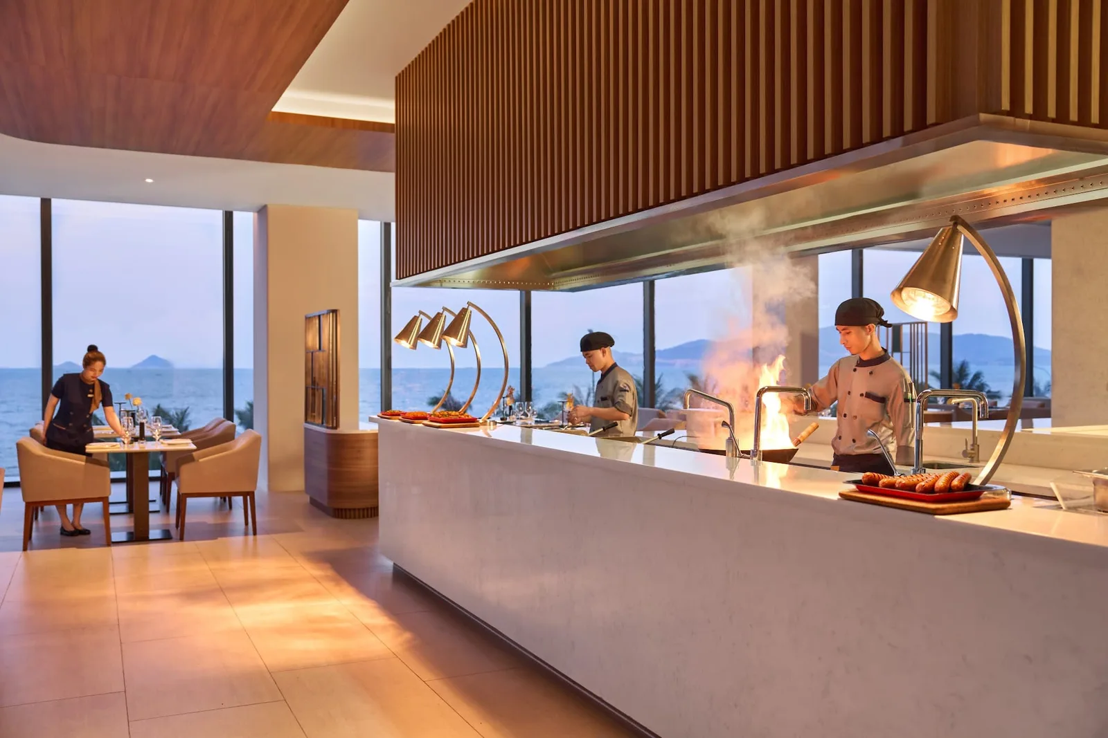 Bếp mở và buffet sáng