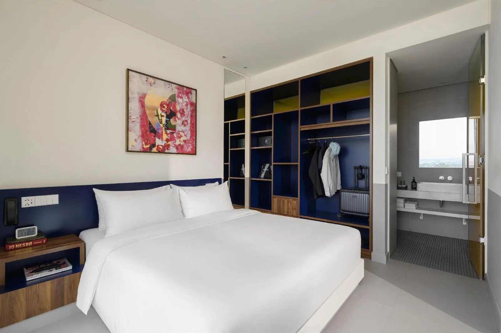 Suite 1 giường King hướng thành phố